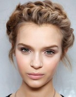 Braided crown hairstyle photos perfect for prom day