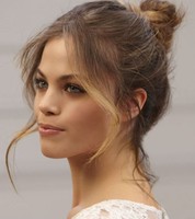 Messy knot hairstyle picture