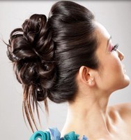 Pretty prom up photos with curls and straight hair in the front